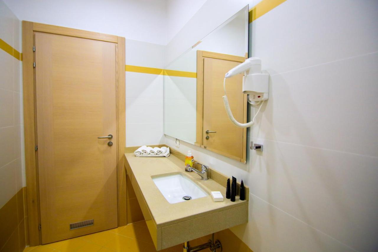 Bel Ami Suita Hotel Orikum Bagian luar foto