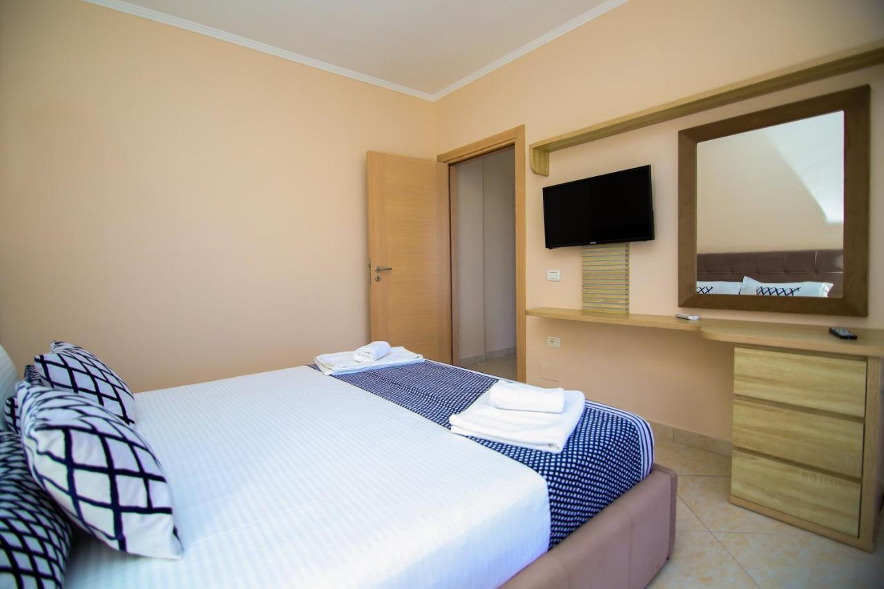 Bel Ami Suita Hotel Orikum Bagian luar foto